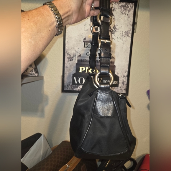 Prada Black Shoulder Bag with Structured Design - Picture 3 of 5